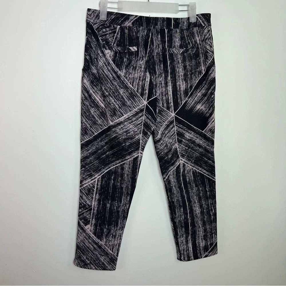Lululemon Black & White Geometric Print Straight Leg Leggings Size 6
